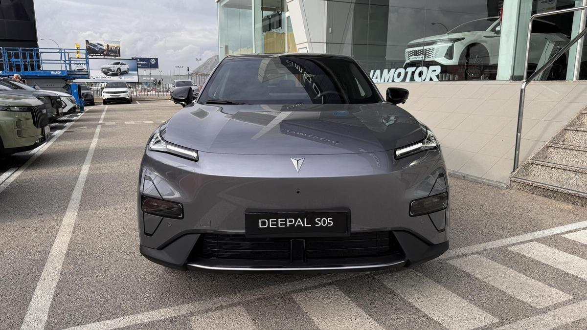 El Deepal S05 es de tamaño medio que destaca por su estética premiada con el iF Design Award