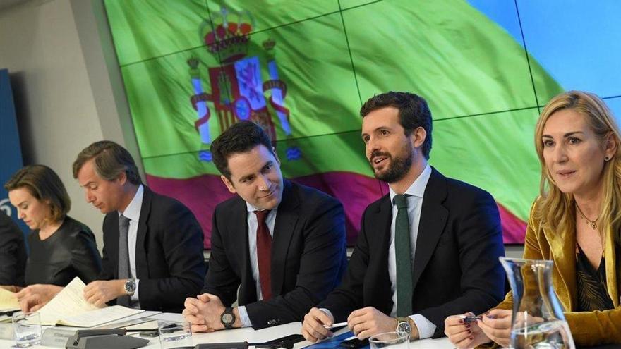 El PP moviliza a sus alcaldes contra el plan del Gobierno para usar el superávit