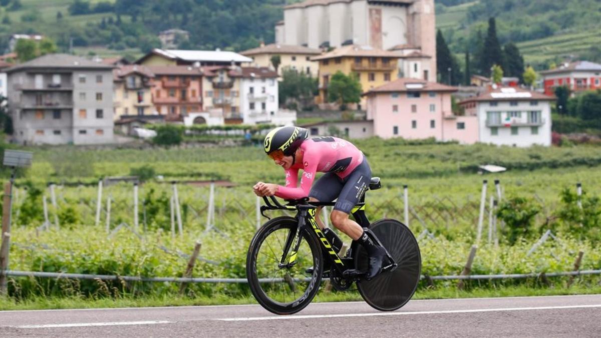 Yates mantiene el liderato en el Giro de Italia.