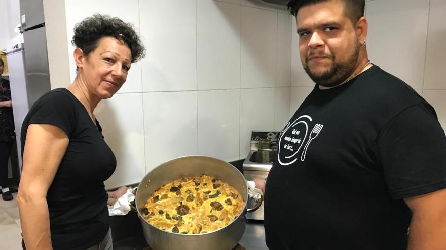 Amparo Siscar y Sergi Morera muestran la típica «crosta».