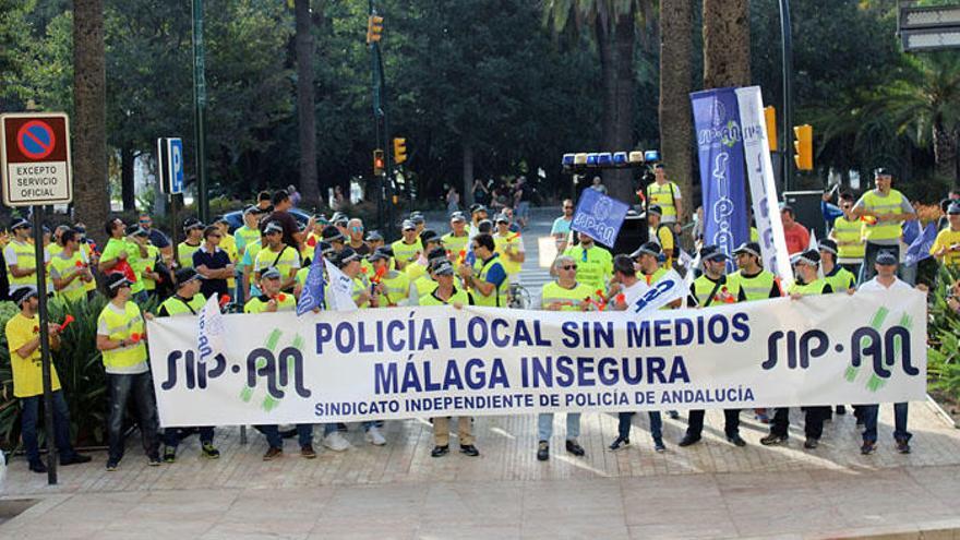 Policías locales de Málaga piden replantear las horas extras