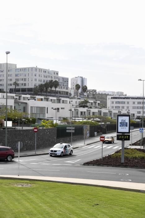 25-12-19 LAS PALMAS DE GRAN CANARI. LA MINILLA. LAS PALMAS DE GRAN CANARIA. Foto de un edificio de dúples en la Avenida de Ansite, número 11, que tienen exceso de altura, con respecto al plan general.  Fotos: Juan Castro.  | 25/12/2019 | Fotógrafo: Juan Carlos Castro