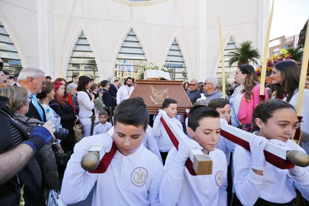 La procesión recorrió el itinerario entre la iglesia del Sagrado Corazón y la Inmaculada en Torrevieja