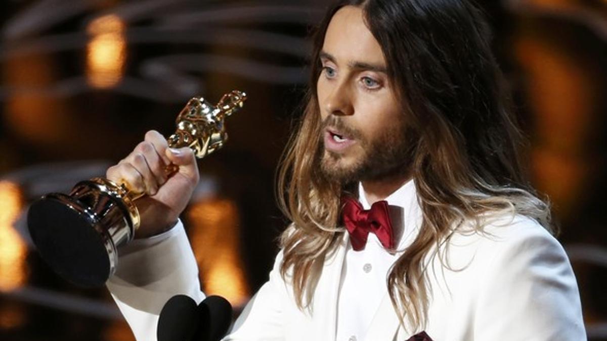 Jared Leto, mejor actor secundario por su papel en 'Dallas Buyers Club', durante su discurso, este lunes.