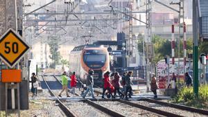 Sant Feliu: 40 anys de lluita per enterrar la ferida del ferrocarril