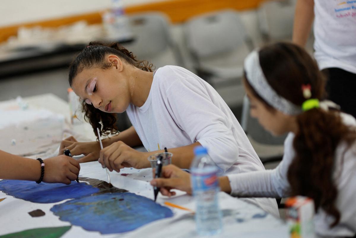 Campamento de verano organizado por la ONU en una escuela en el campamento de refugiados de Beach, Gaza