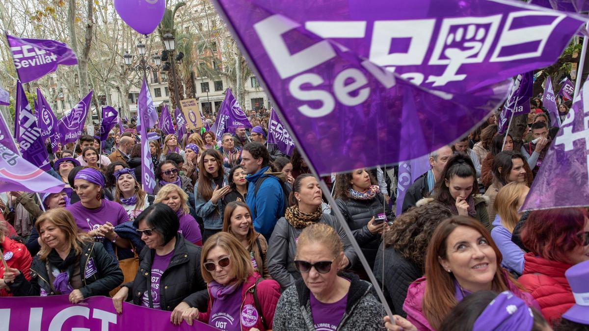 Manifestación de CCOO y UGT en un 8M.