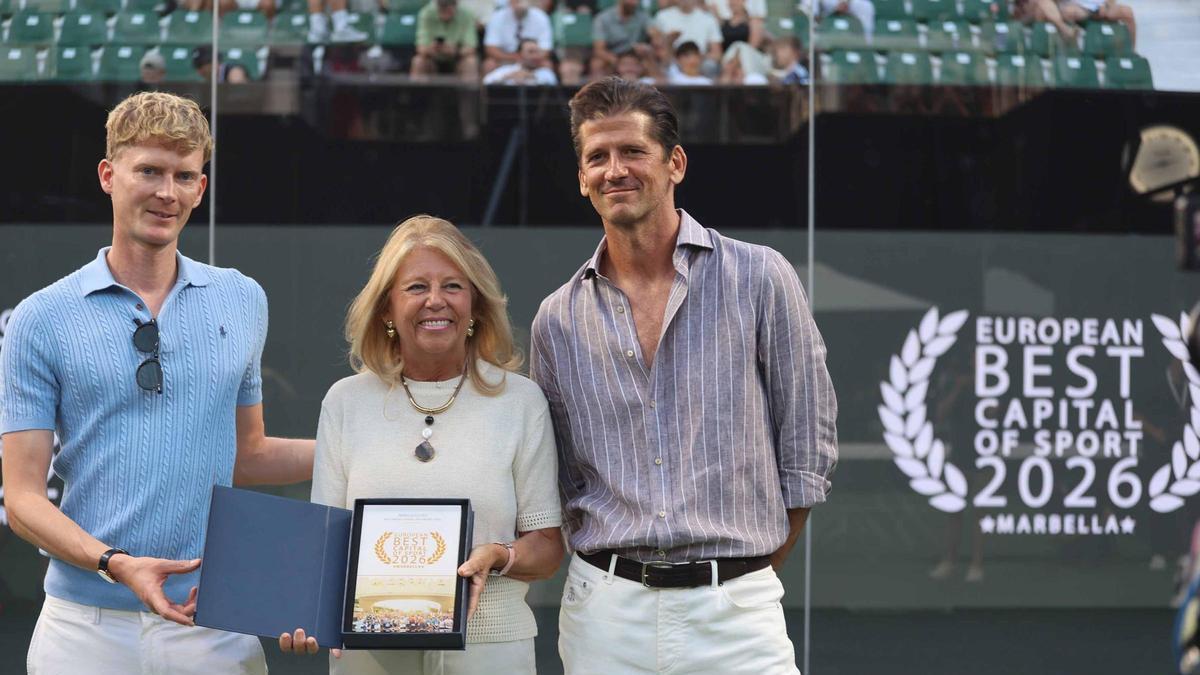 La alcaldesa de Marbella recibe el reconocimiento de la ciudad como mejor destino deportivo de Europa 2026 por European Best Destinations.