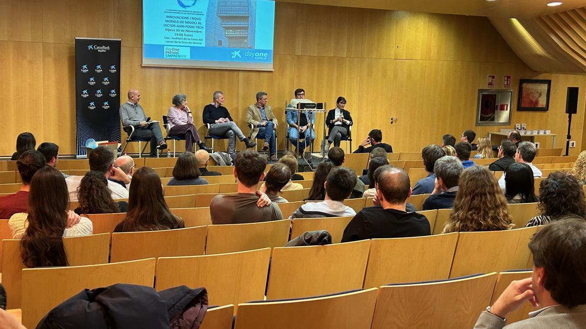 Una imatge de la reunió que ha fet CaixaBank i Girona Next amb diferents entitats de l'ecosistema emprenedor gironí.