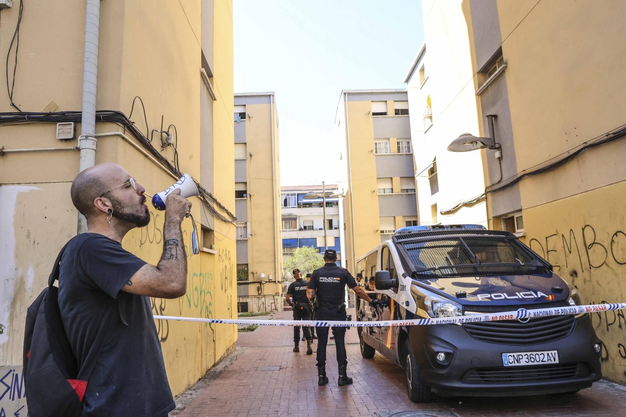 Desahucian en Alicante a una familia con un niño de 6 años que sufre parálisis cerebral
