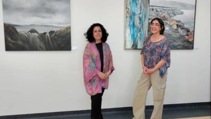 A pintora madrileña Nuria Liria amosa en Cee as súas obras inspiradas na Costa da Morte