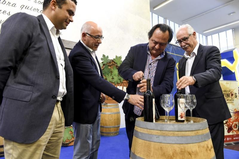 GRAN CANARIA  14-05-2018   LAS PALMAS DE GRAN CANARIA. Descorche de la primera botella de vino de esta temporada. FOTOS: JUAN CASTRO  | 14/05/2018 | Fotógrafo: Juan Carlos Castro