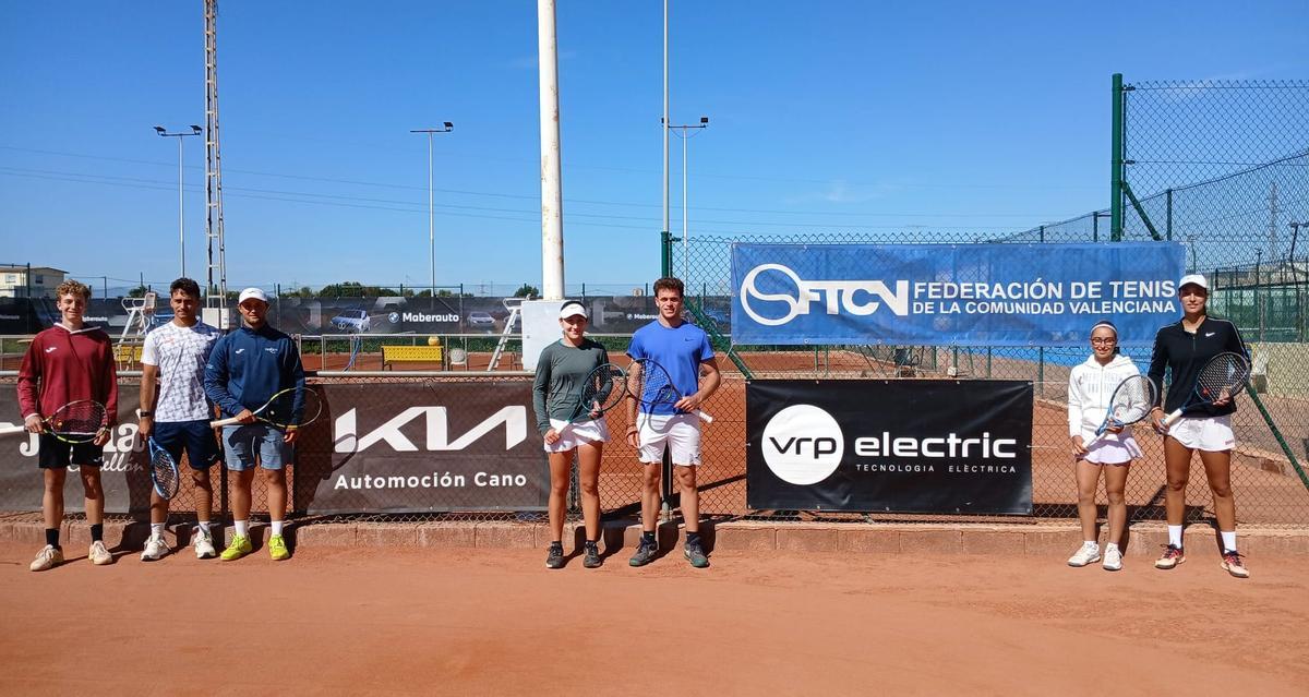 Los cuatro semifinalistas masculinos y tres de las femeninas del Open de Tenis de La Magdalena que se disputa en las instalaciones de La Plana Sport Castellón.