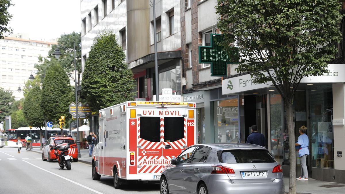 Ambulancia y Policía Local en la avenida Schultz, en otro suceso.