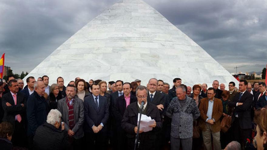 Inauguración del monumento de la Memoria Histórica en Málaga el 11 de enero de 2014.