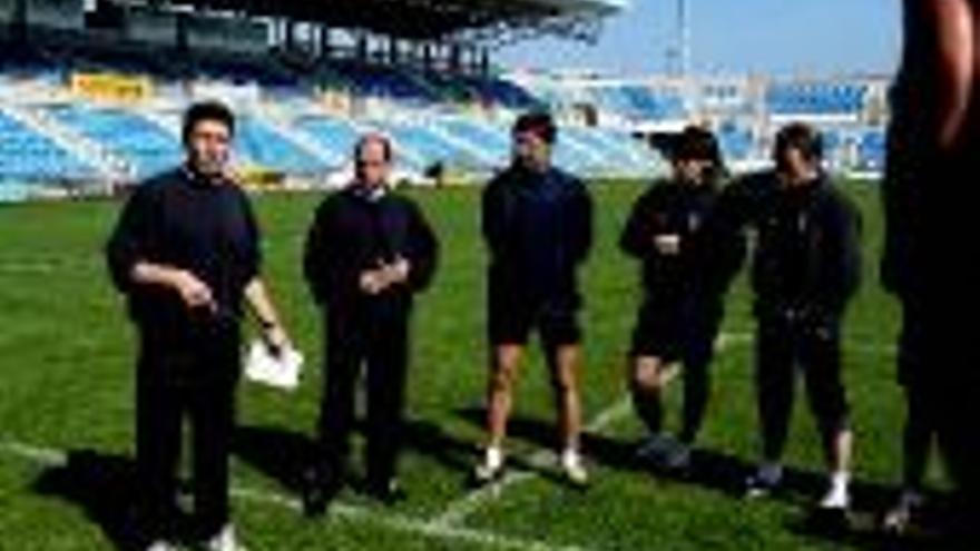 Oviedo y Badajoz estrenan técnico y necesitan ganar