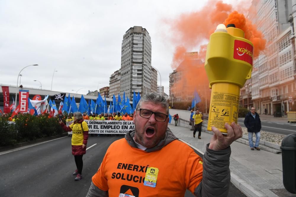 Manifestación en defensa del empleo en Alcoa