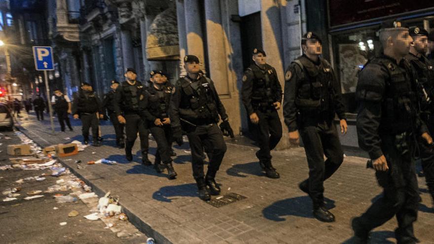 Agentes de la Guardia Civil, el pasado jueves en Barcelona.