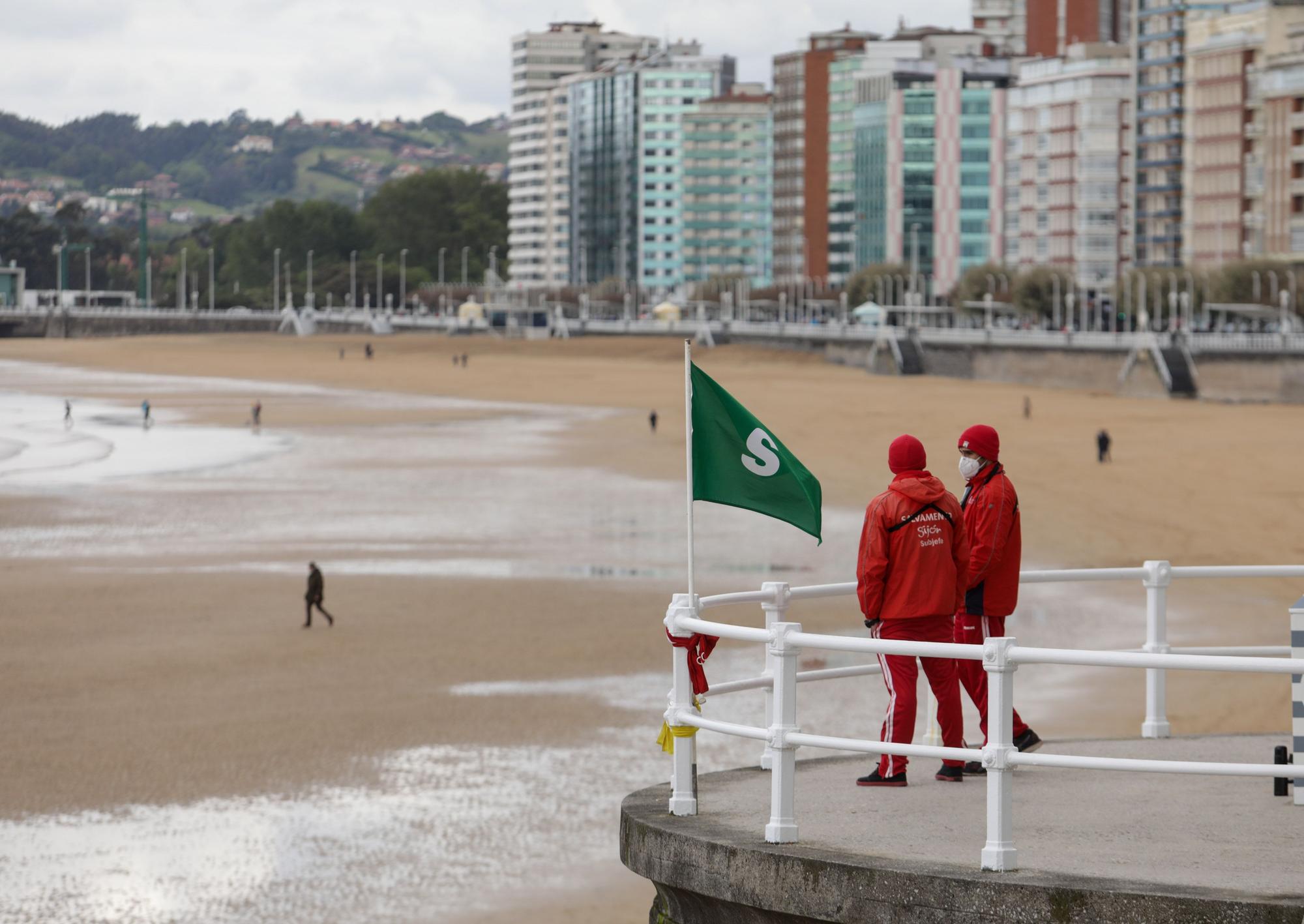 Gijón da inicio a su temporada de baños