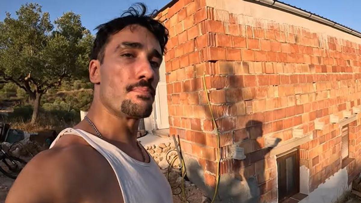 Guillermo (29 años) deja Barcelona y se muda al campo para vivir de forma autosuficiente.