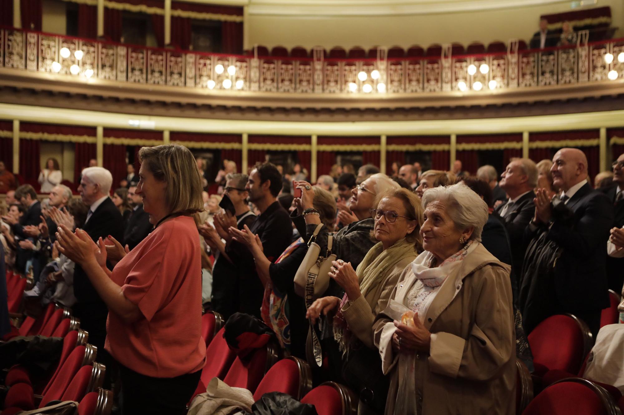 Entrega de la Medalla de Oro de la ciudad a la Fundación Ópera de Oviedo