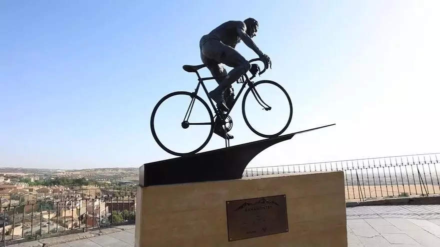 Toledo recuerda a Bahamontes a los 3 años de su fallecimiento con una placa en su estatua