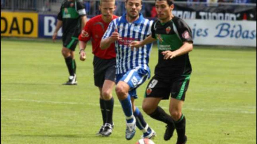 Bellvis, en la imagen en el partido ante el Alavés en Mendizorroza, regresará al Valencia tras dos años de cesión