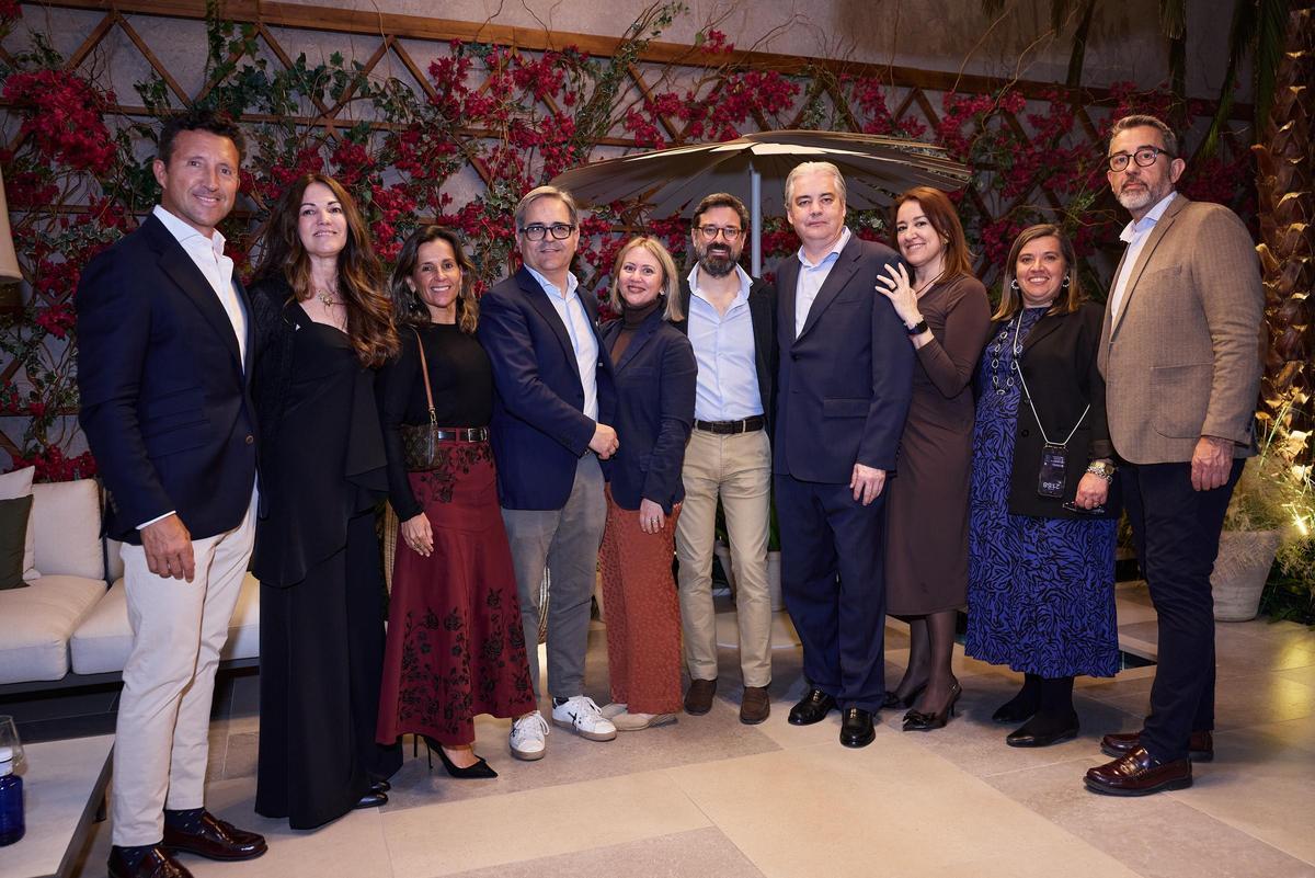 Juan Rodríguez, Sonia López, Sara Giménez, Pablo Jordán, Ana García-Conde, Javier Delgado, Jos Ortiz, Enri Civera, Ma Jos Jorques y Roberto Rodrguez Juan Rodríguez, Sonia López, Sara Giménez, Pablo Jordán, Ana García-Conde, Javier Delgado, Jos Ortiz, Enri Civera, Ma Jos Jorques y Roberto Rodrguez