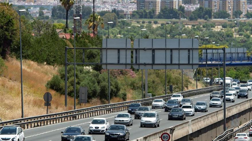 Tráfico intenso a la salida de Sevilla dirección Huelva.