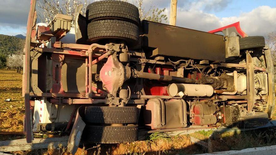 Mit Heizöl beladener Lastwagen auf Mallorca umgekippt