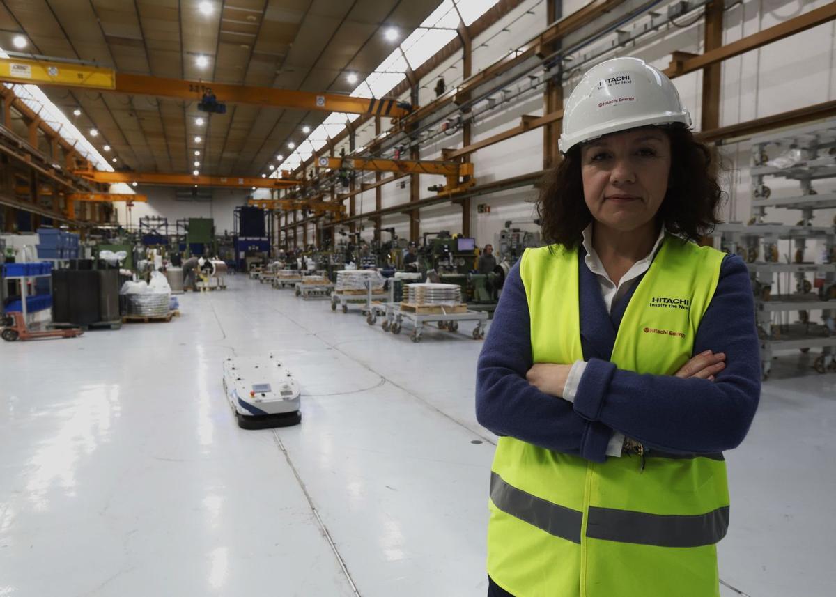 Verónica Ruiz, directora de la fábrica de Hitachi Energy en Zaragoza, dedicada a la producción de transformadores secos. | ANDREEA VORNICU