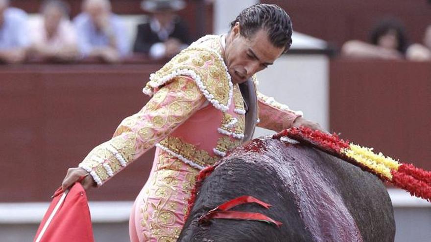 Iván Fandiño durante una faena en Madrid.