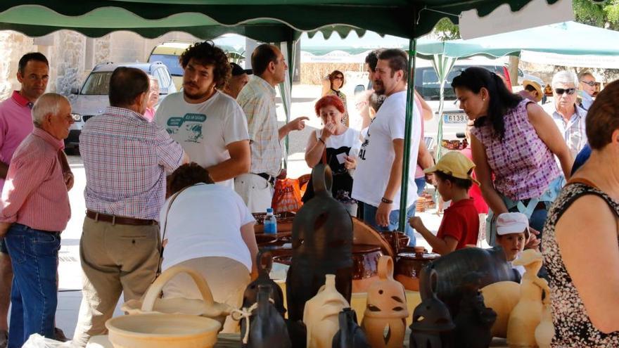 Puestos en la feria Alfareruela.