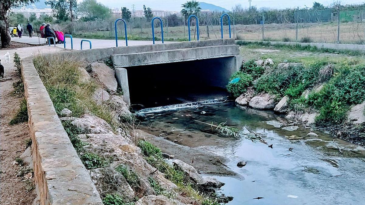 El cauce de la Vall de les Fonts donde la CHJ ha detectado los vertidos. | M . FONT