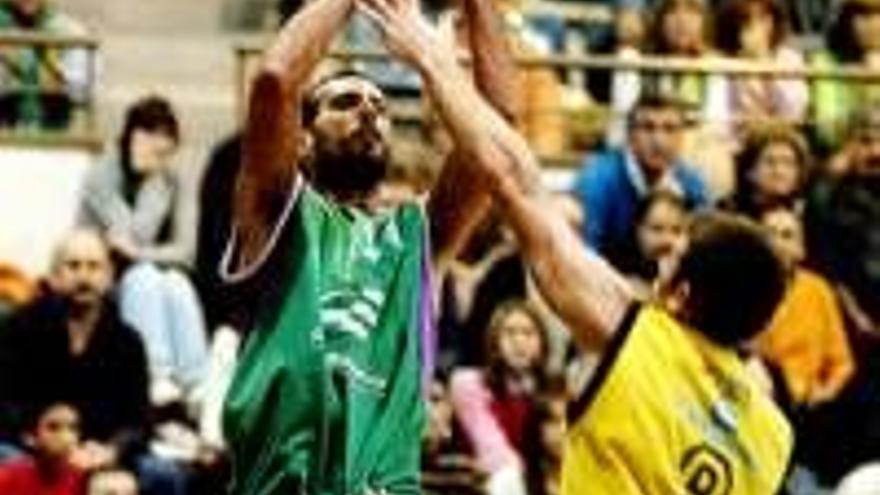 Plasencia se complica, pero gana