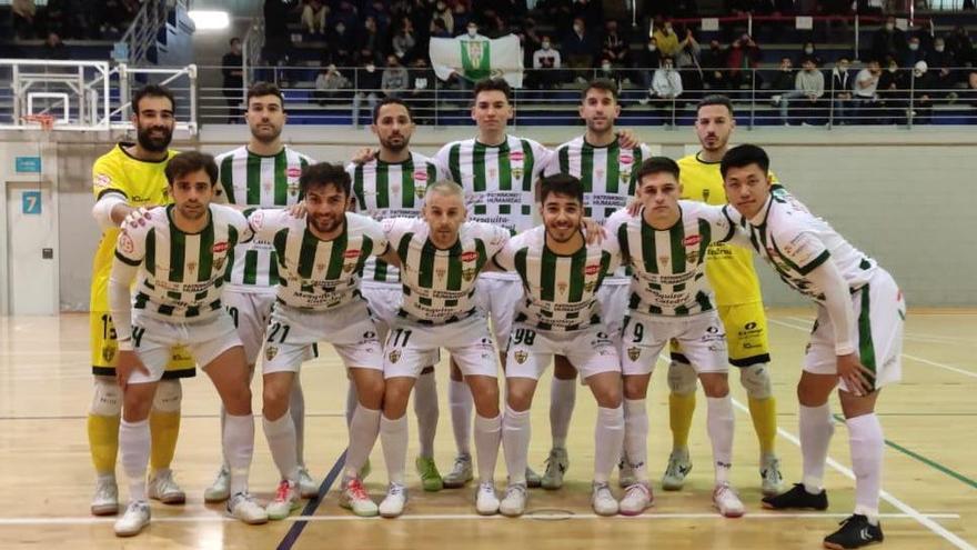 Plantilla del Córdoba Futsal que venció ayer en la cancha del Hospitalet.