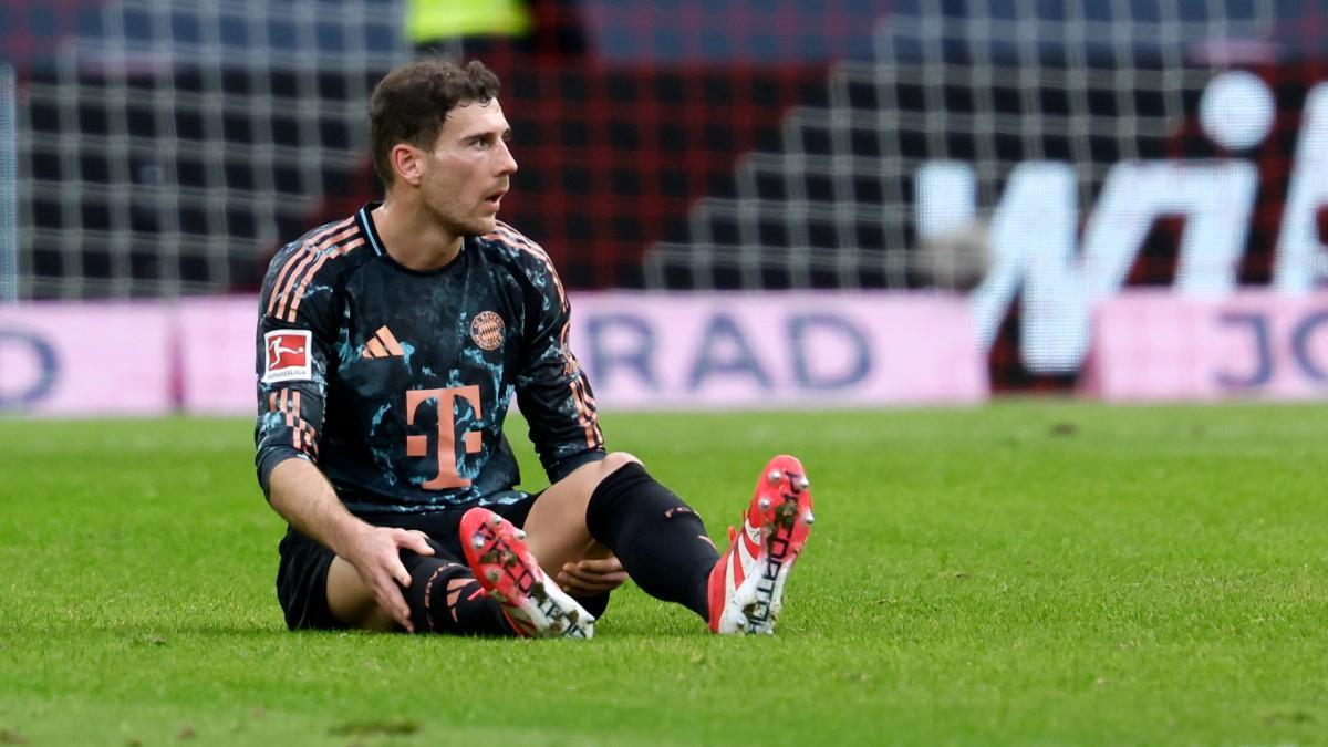 Leon Goretzka no pudo terminar el partido por lesión
