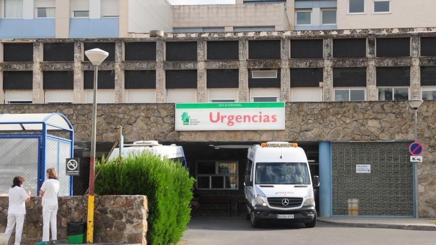 La UCI del hospital Virgen del Puerto solo dispone actualmente de una cama libre
