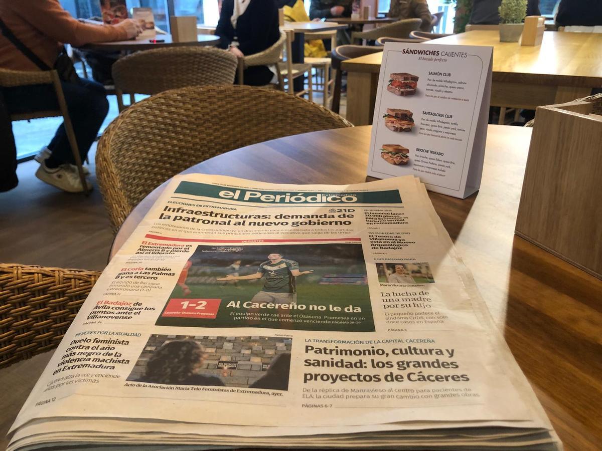 En el local no falta El Periódico Extremadura.
