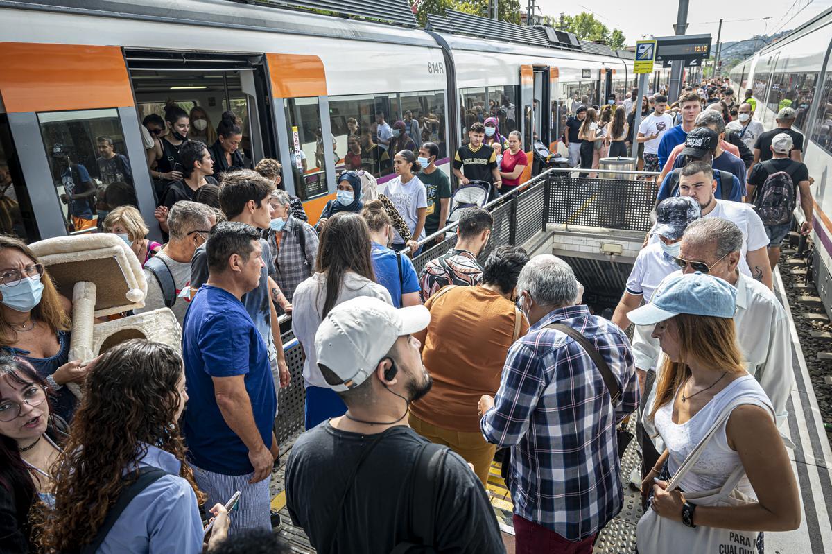 Cortes en Cercanías, los trenes de la R-2 Nord y el R11, se detienen en Montcada para llegar a Barcelona