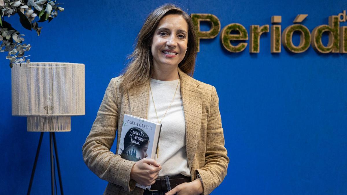 Ángela Banzas ha visitado Zaragoza para presentar la novela finalista del Premio Planeta 2025, 'Cuando el viento hable'