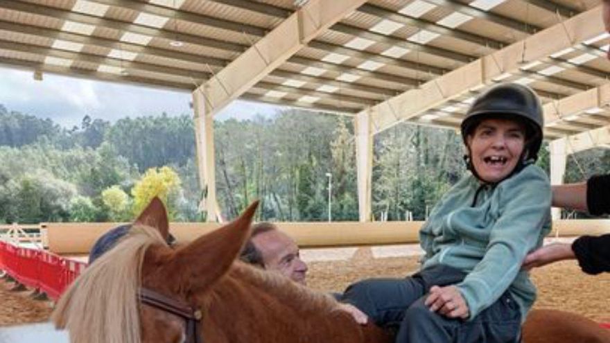 Hipoterapia para usuarios de Aspace en la Hípica coruñesa