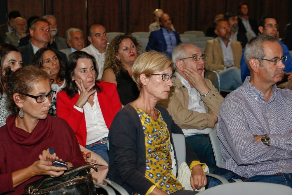 Presentación del libro "Cartelería de Prevención de Riesgos Laborales" en el Club Prensa Asturiana de LA NUEVA ESPAÑA