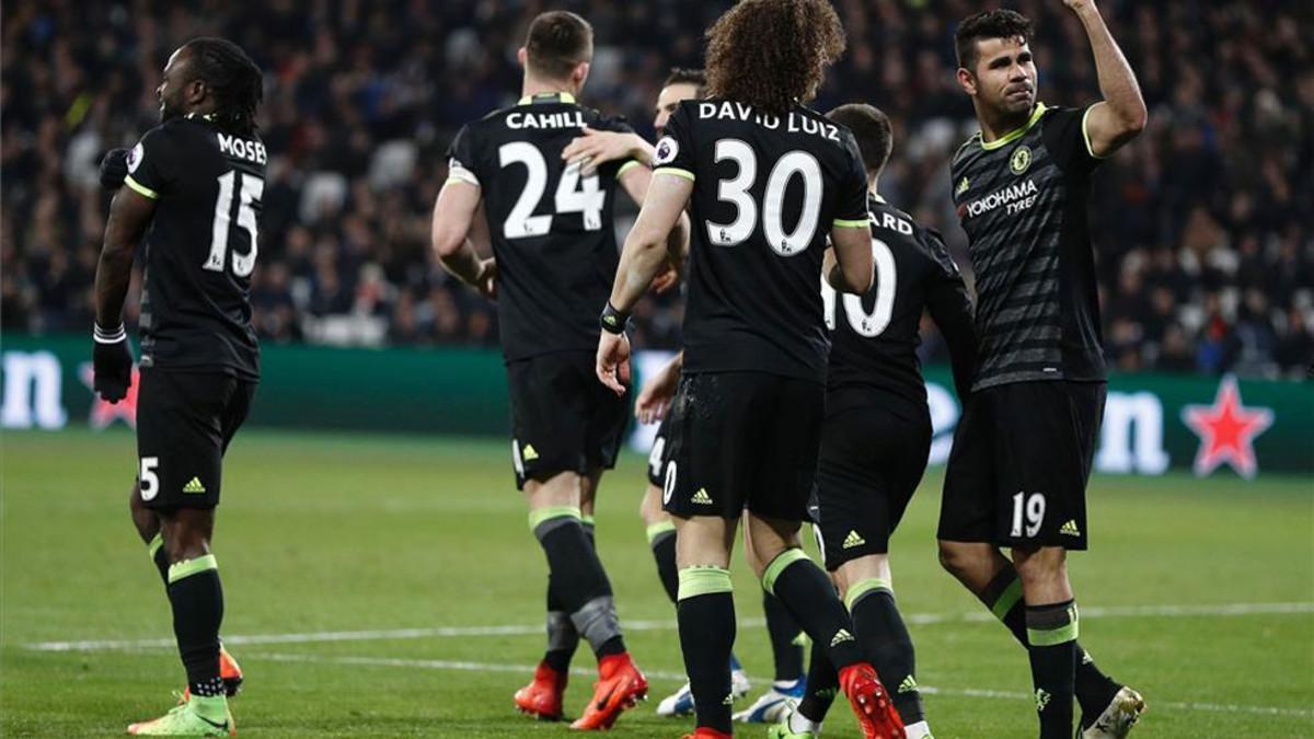 Diego Costa celebra el 0-2 con que el Chelsea sentenció su victoria