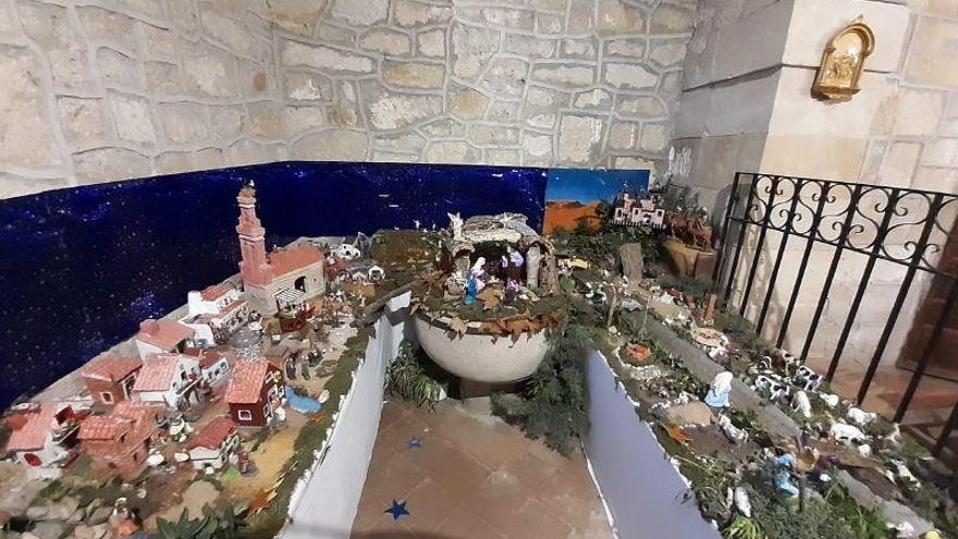 Nacimiento instalado en la iglesia de Olmo de la Guareña