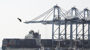 L’Iran desafia els EUA i assegura haver atacat tres vaixells després de l’alto el foc