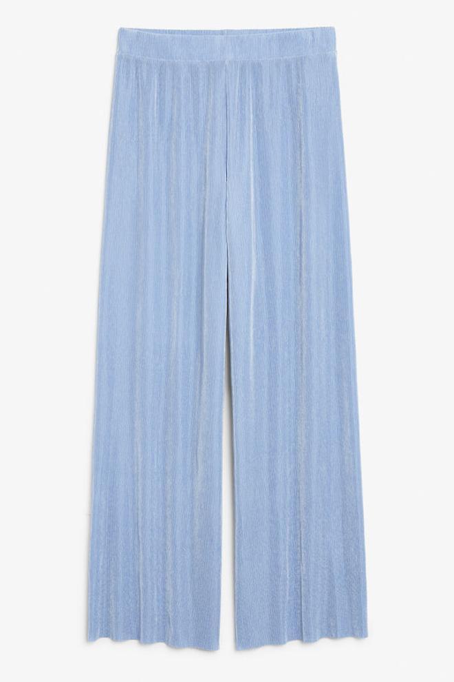 Pantalones plisados en azul pálido, de Monki