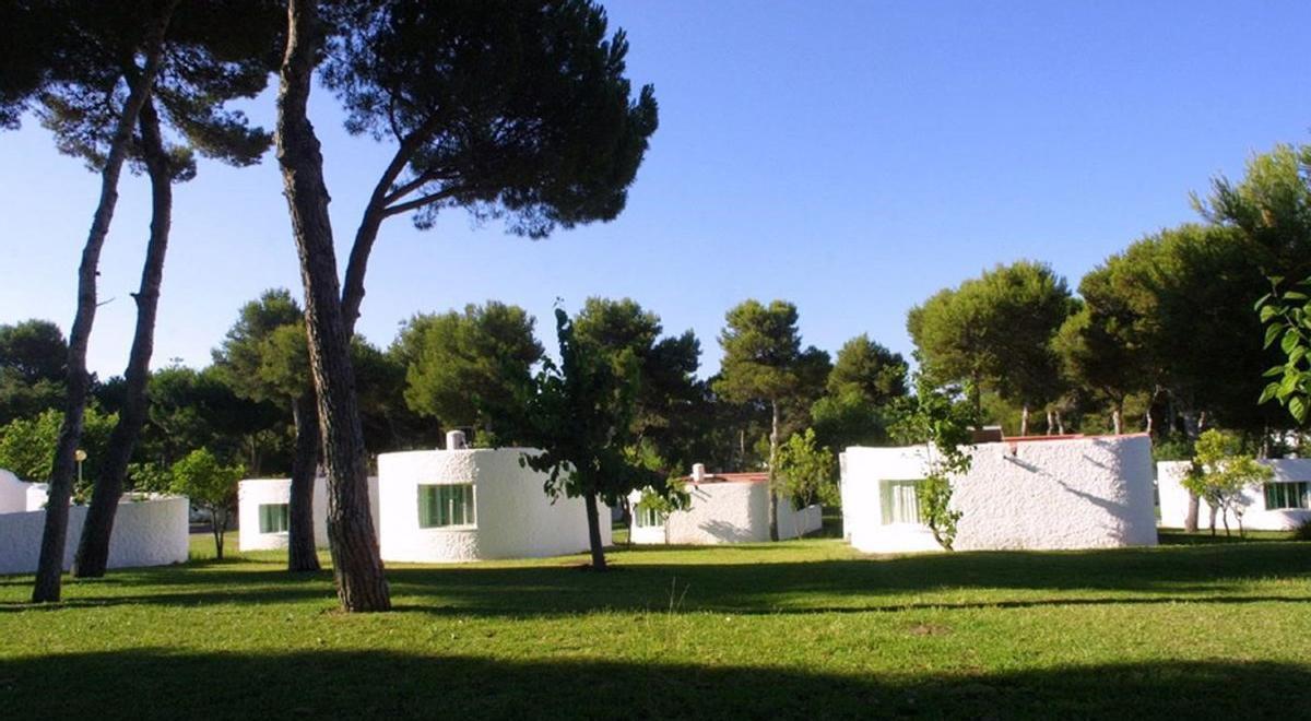 Algunos de los bungalows de la residencia Tiempo Libre, en el distrito de las Chapas.