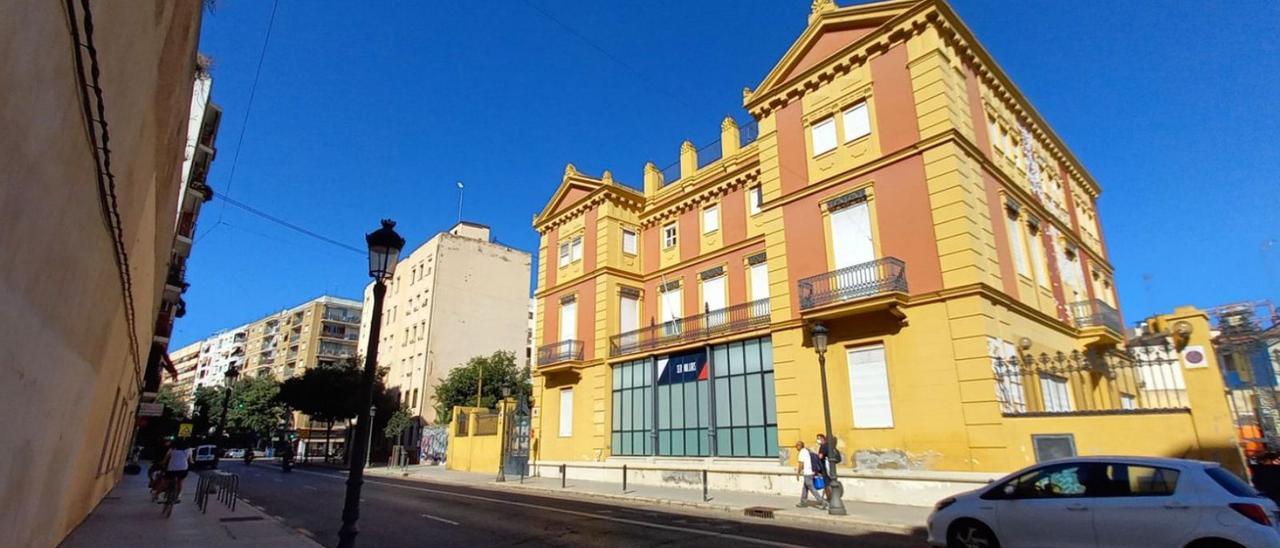 Edificio de Cruz Roja recayente a la calle Alboraia. | LEVANTE-EMV