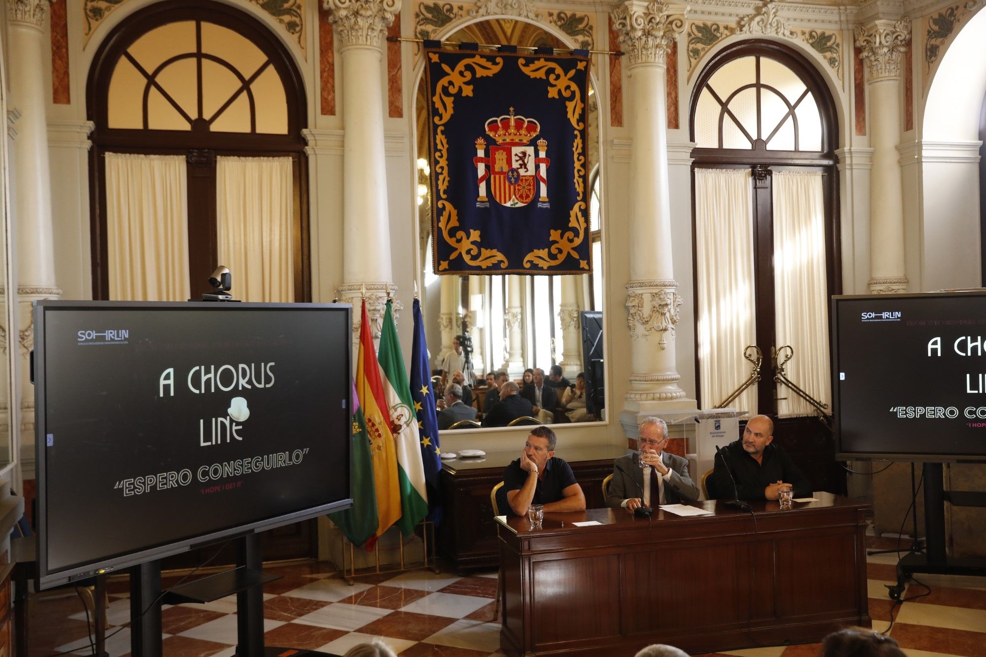 Banderas presenta en el Ayuntamiento de Málaga un nuevo centro de formación de técnicos